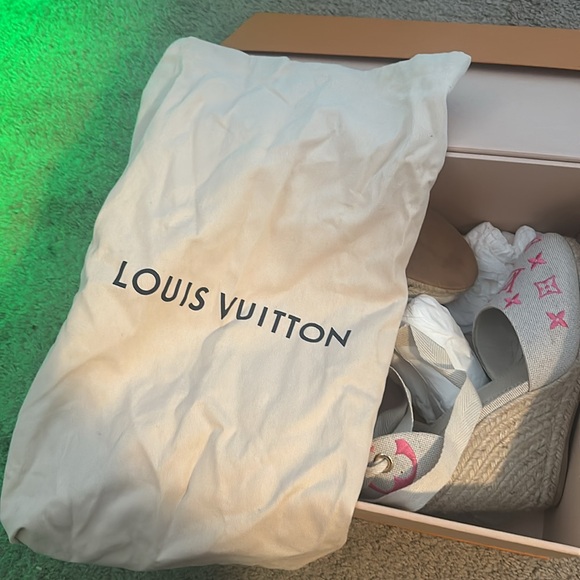Luis Vuitton monogram platform espadrilles. - Picture 4 of 4